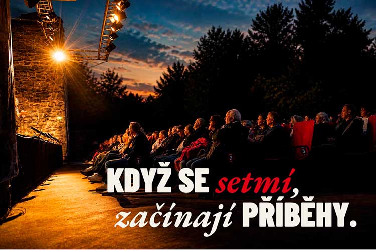 Když se setmí, začínají příběhy ...